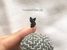 Load image into Gallery viewer, Teeny-tiny cat pins handmade in Japan - SASHIKO.LAB
